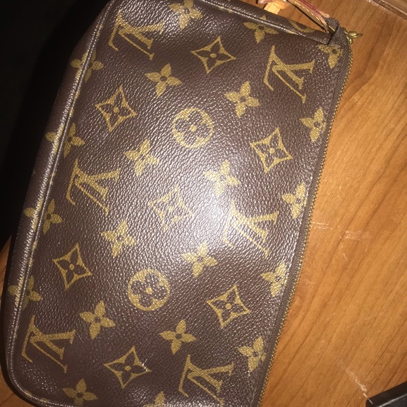 Louis Vuitton Monogram Pouchette - Picture 4 of 8